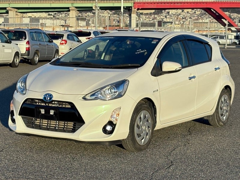 2017 Toyota Aqua 1.5 Hybrid S Style Black image 3