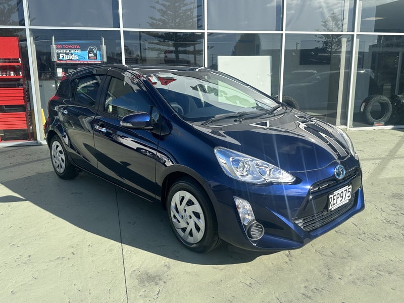 2017 Toyota Aqua 1.5 Hybrid S Style Black Hatch... image 4