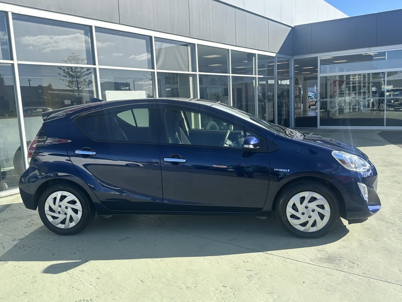 2017 Toyota Aqua 1.5 Hybrid S Style Black Hatch... image 5