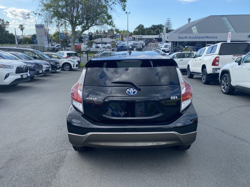 2017 Toyota Aqua 1.5 Hybrid X Urban image 3