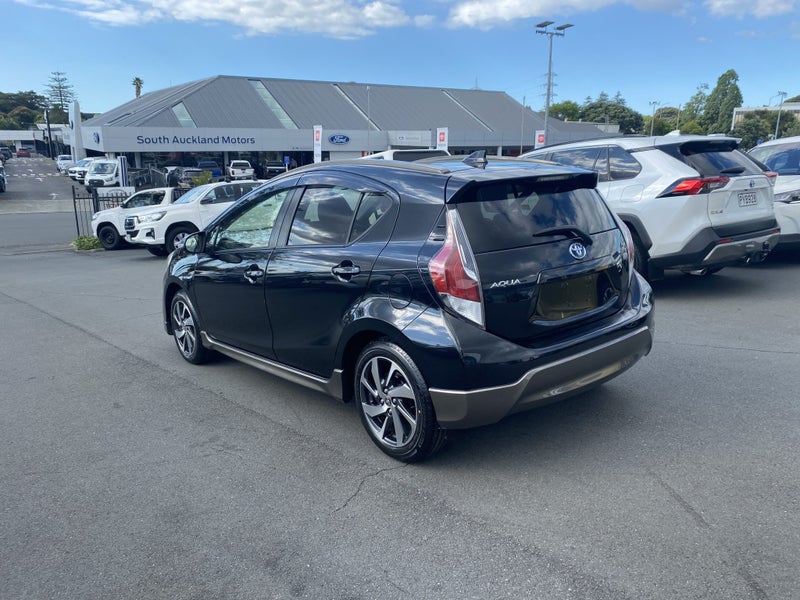 2017 Toyota Aqua 1.5 Hybrid X Urban image 5