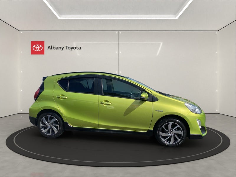 2017 Toyota Aqua 1.5 Hybrid X Urban Solid 5 Dr... image 2