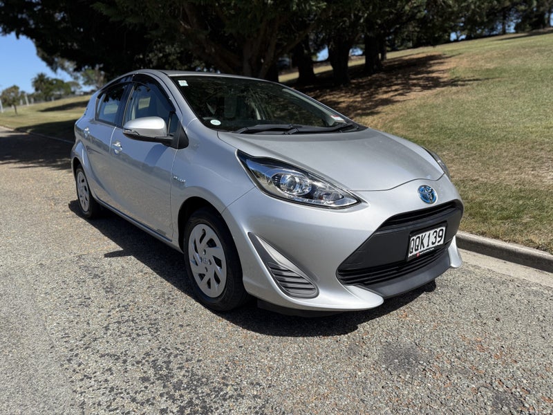 2017 Toyota Aqua 1.5 L 5Dr Hatch image 2