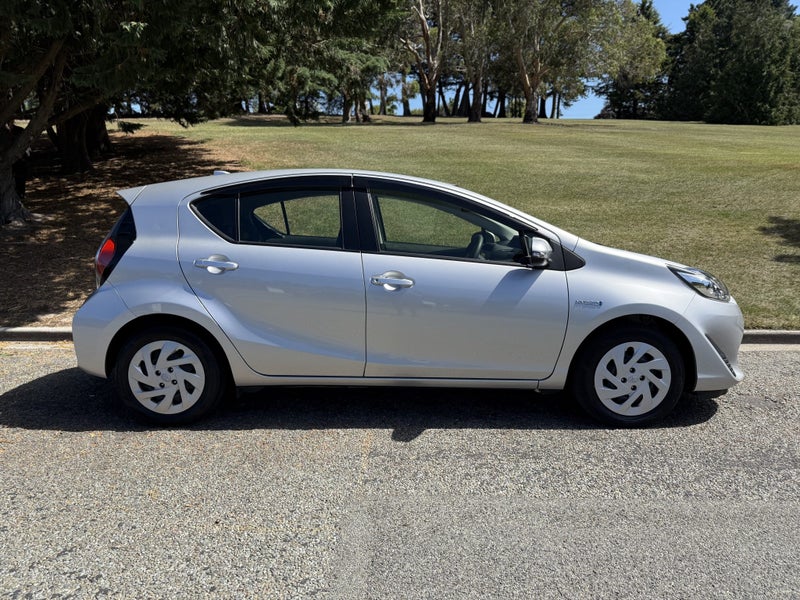 2017 Toyota Aqua 1.5 L 5Dr Hatch image 3