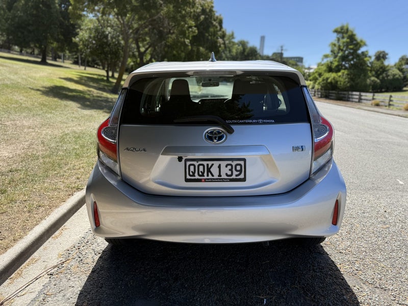 2017 Toyota Aqua 1.5 L 5Dr Hatch image 5