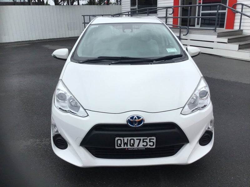 2017 Toyota Aqua 1.5 L Hybrid Hatch image 2