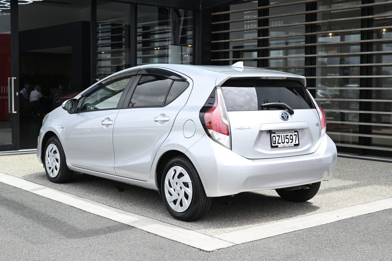 2017 Toyota Aqua 1.5 Petrol Hybrid S FWD Hatchback image 2