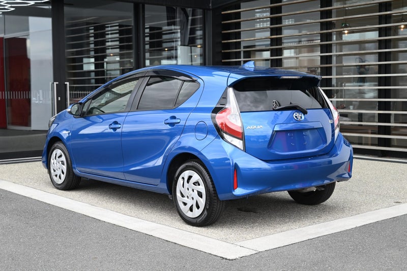 2017 Toyota Aqua 1.5 Petrol Hybrid S FWD Hatchback image 2