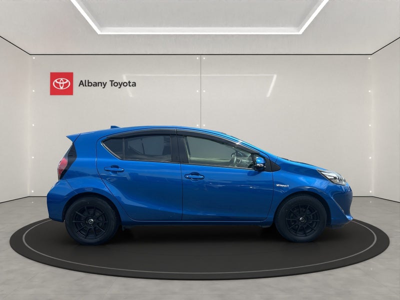 2017 Toyota Aqua 1.5L Hybrid image 2