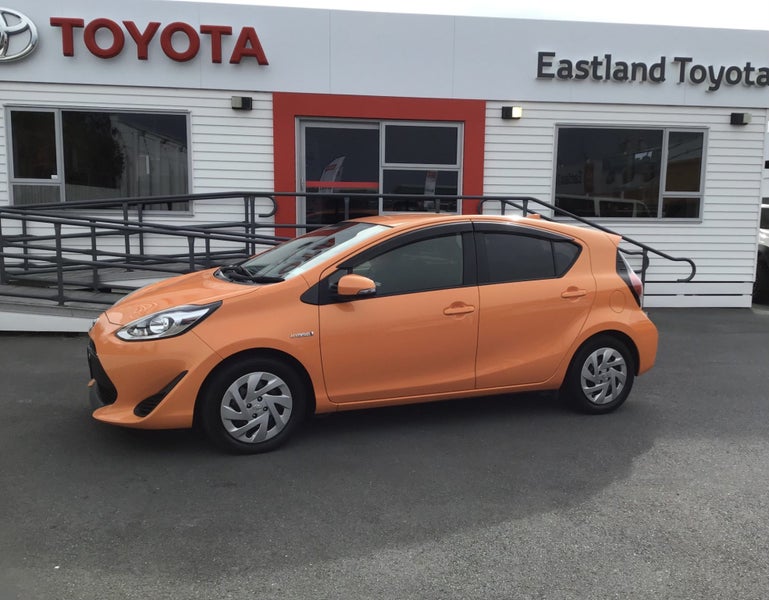 2017 Toyota Aqua 1.5L Hybrid Hatchback image 3