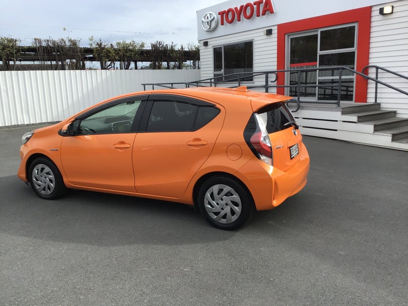 2017 Toyota Aqua 1.5L Hybrid Hatchback image 5