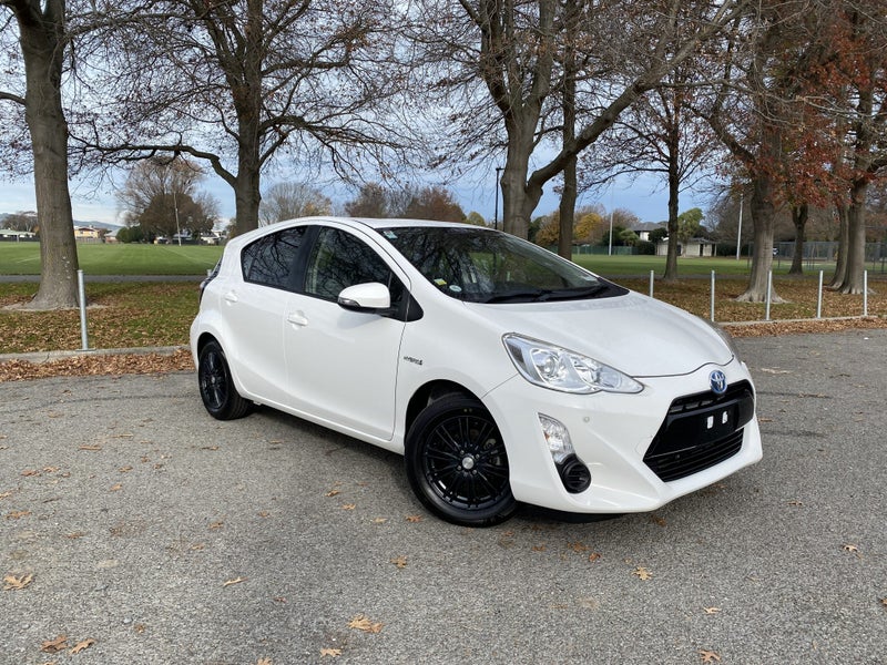 2017 Toyota Aqua 1.5L Hybrid S CVT Hatch image 1