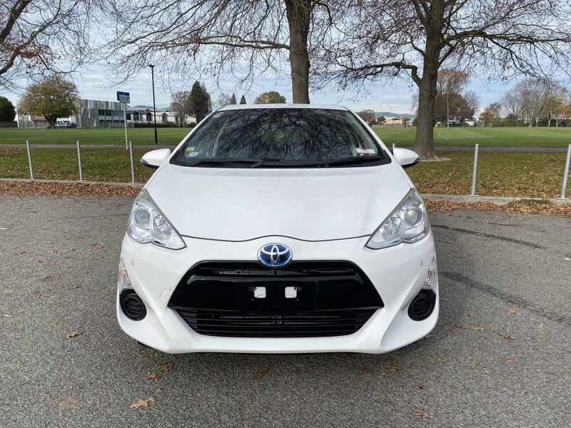 2017 Toyota Aqua 1.5L Hybrid S CVT Hatch image 3