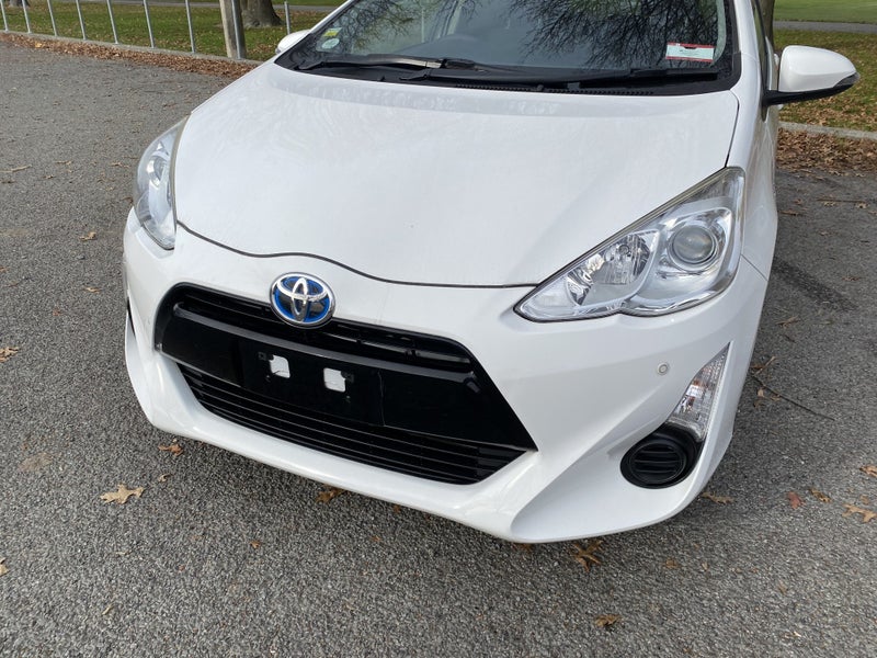2017 Toyota Aqua 1.5L Hybrid S CVT Hatch image 5