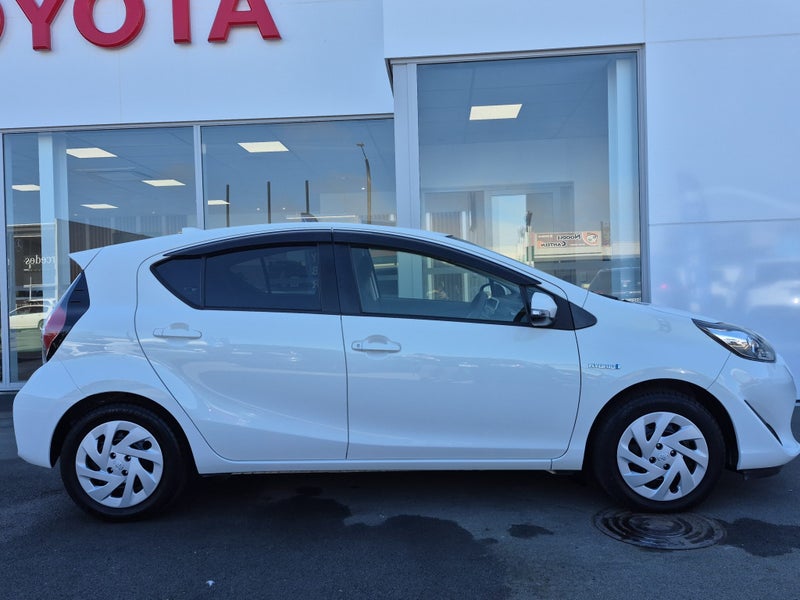 2017 Toyota Aqua 1.5P Hybrid S image 2