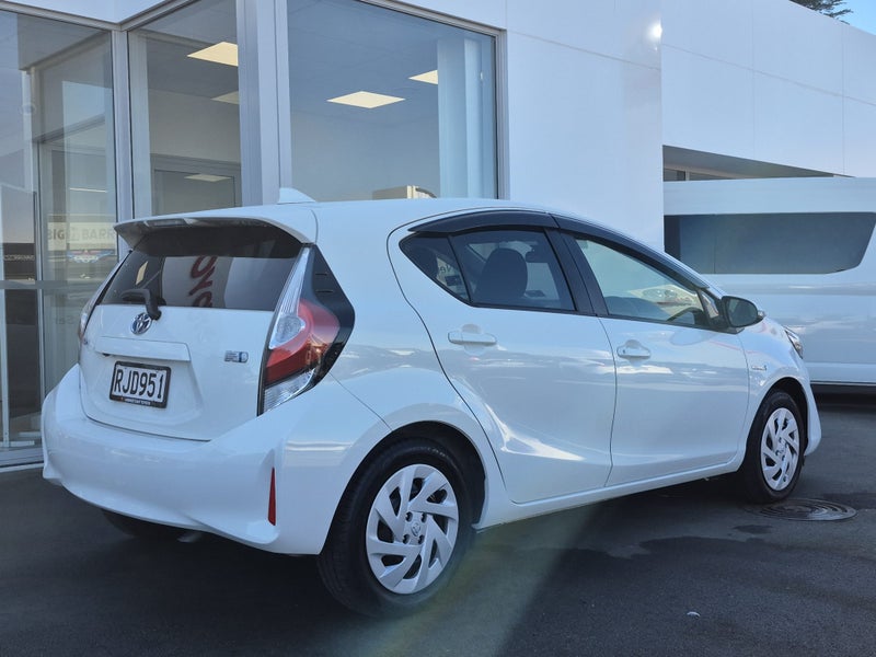 2017 Toyota Aqua 1.5P Hybrid S image 3
