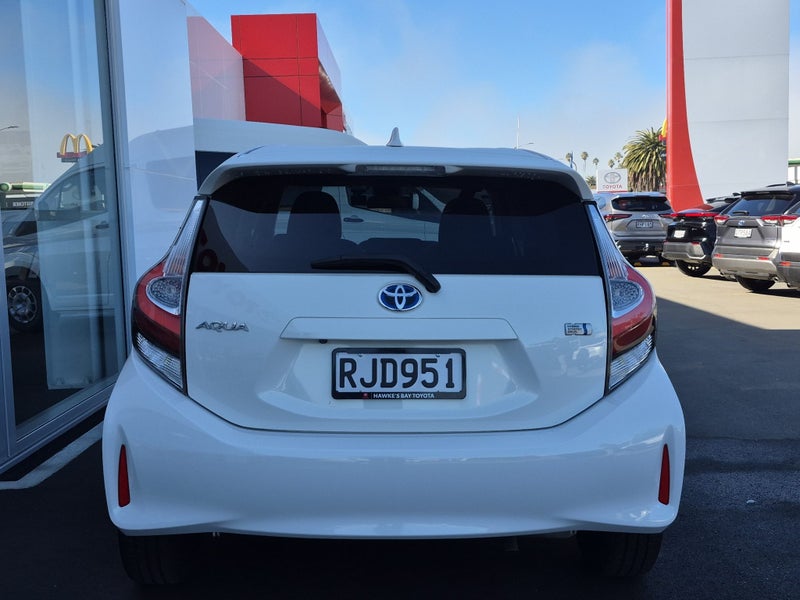 2017 Toyota Aqua 1.5P Hybrid S image 4