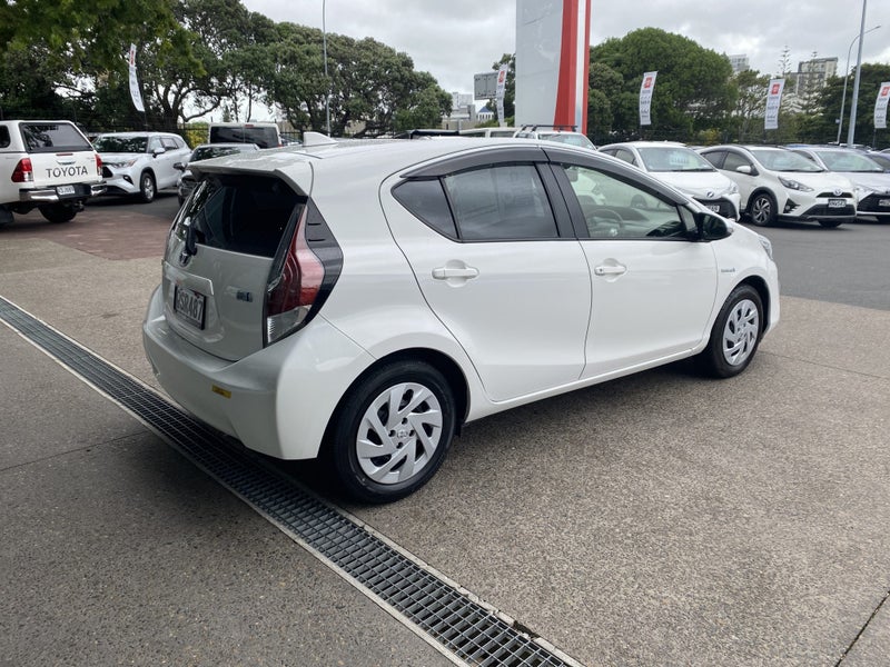 2017 Toyota Aqua 1.5P Hybrid S Hatch image 2
