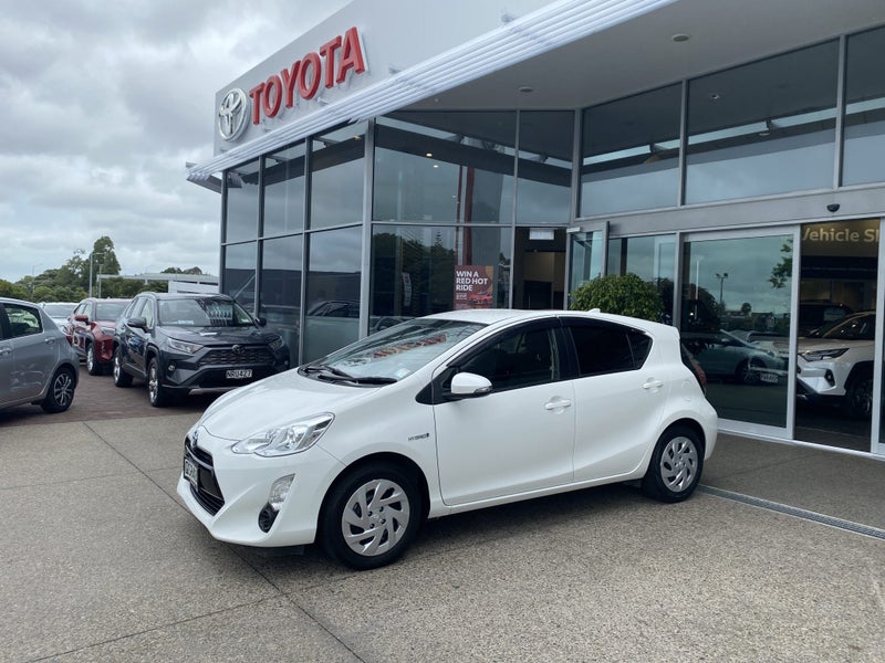 2017 Toyota Aqua 1.5P Hybrid S Hatch image 5
