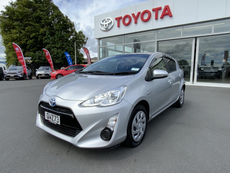 2017 Toyota Aqua Certified !! image 4