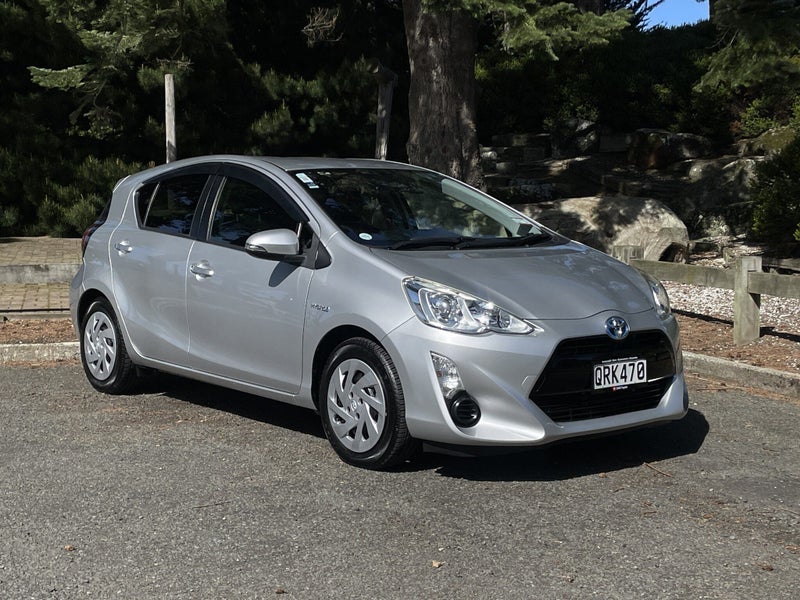 2017 Toyota Aqua G Hybrid image 1