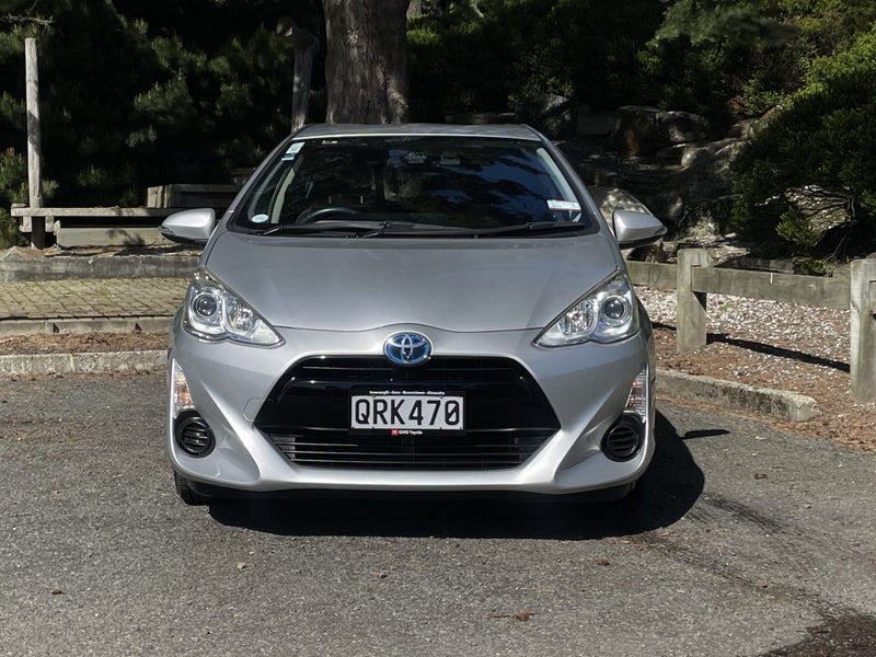 2017 Toyota Aqua G Hybrid image 2