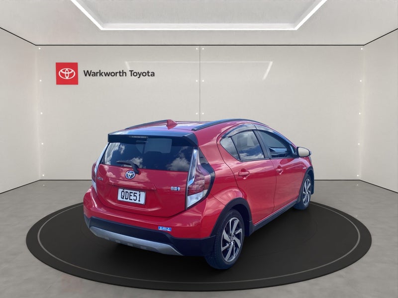 2017 Toyota Aqua Hybrid image 2