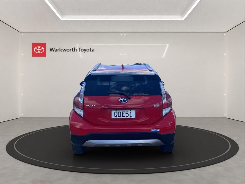 2017 Toyota Aqua Hybrid image 5