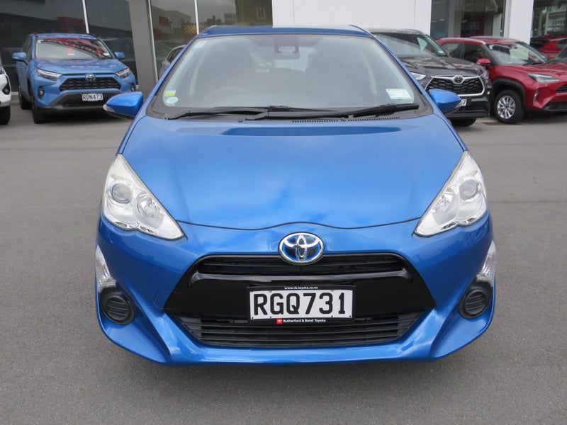 2017 Toyota Aqua Hybrid image 2