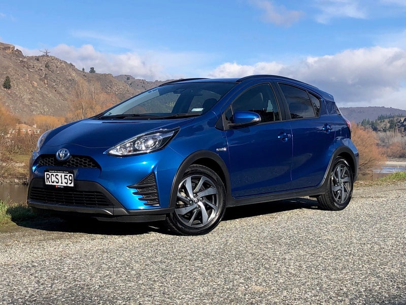 2017 Toyota Aqua Hybrid Crossover image 3