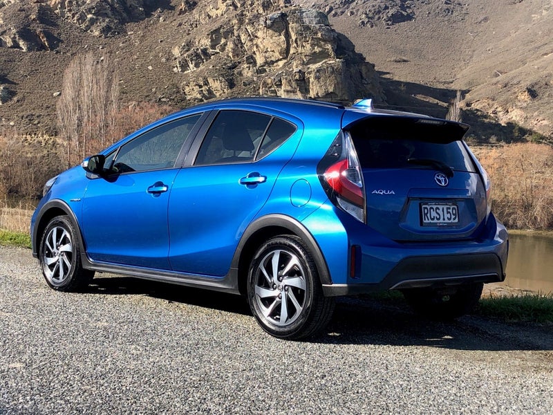 2017 Toyota Aqua Hybrid Crossover image 5