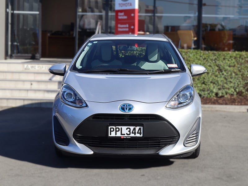 2017 Toyota Aqua Hybrid, Push button start image 2