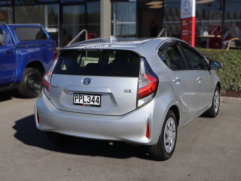 2017 Toyota Aqua Hybrid, Push button start image 5