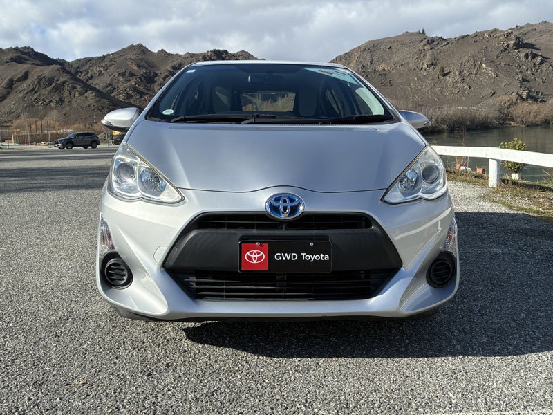 2017 Toyota Aqua Hybrid S image 2