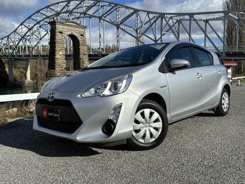 2017 Toyota Aqua Hybrid S image 3
