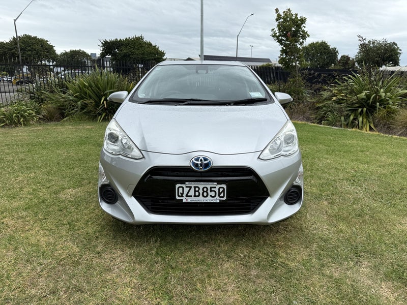 2017 Toyota Aqua Hybrid Synergy Drive Automatic... image 2