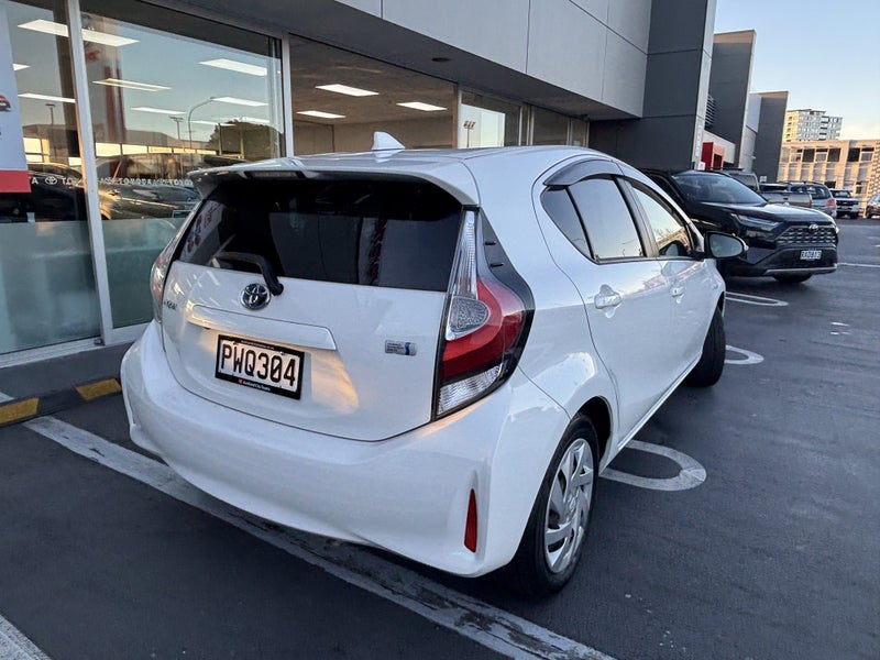 2017 Toyota Aqua (MW) 1.5 Hybrid S EDITION image 4