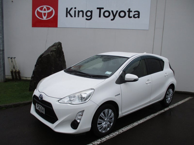 2017 Toyota Aqua S Hybrid image 1