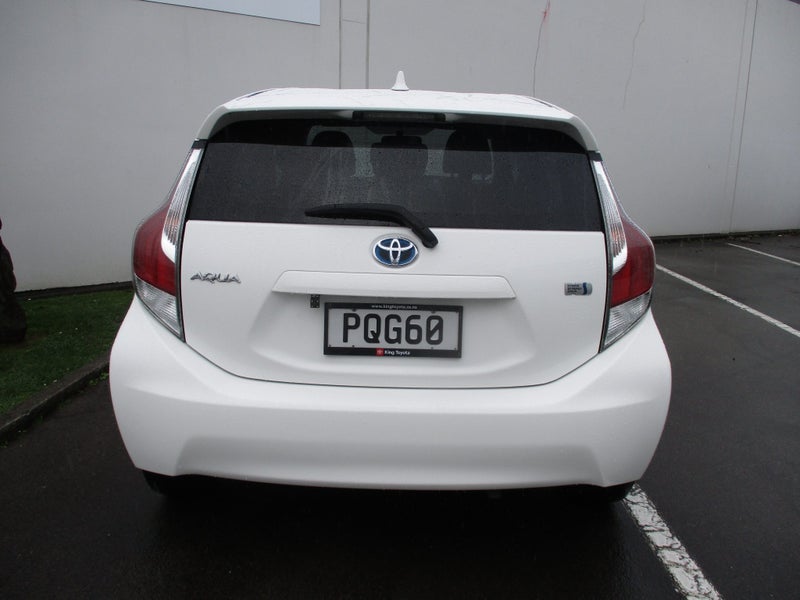 2017 Toyota Aqua S Hybrid image 3