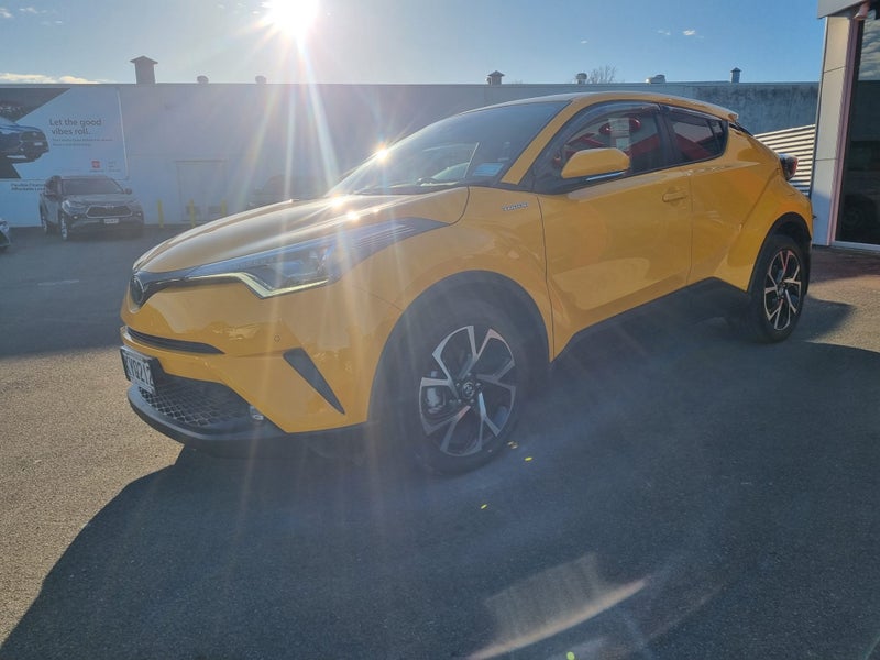 2017 Toyota C-HR 1.2PT CVT AWD Automatic SUV image 3