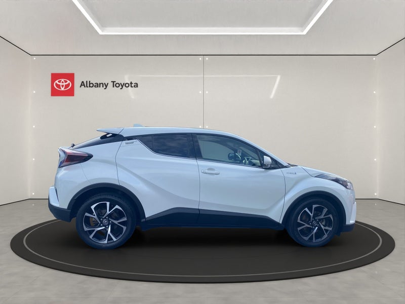 2017 Toyota C-HR 1.8 Hybrid G 5 Dr SUV CVT FWD image 2
