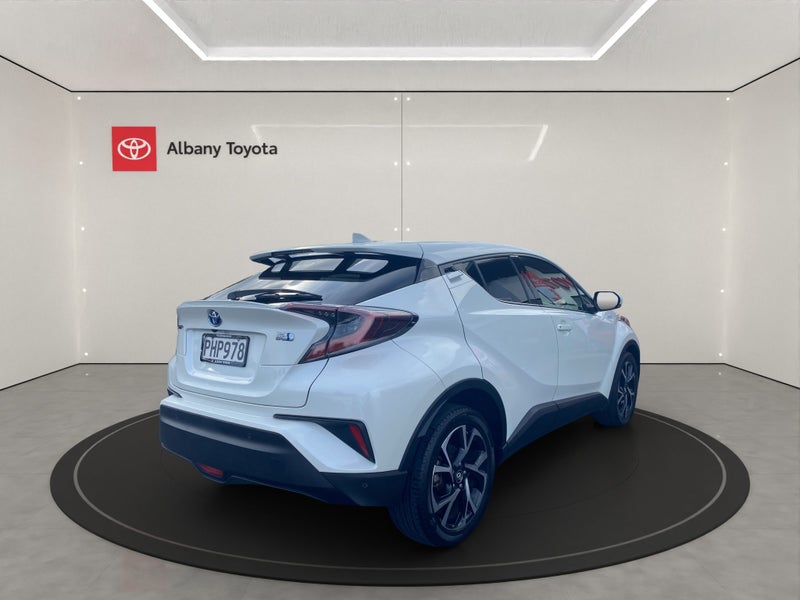 2017 Toyota C-HR 1.8 Hybrid G 5 Dr SUV CVT FWD image 3