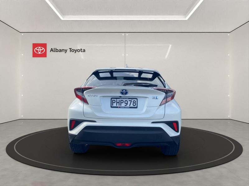 2017 Toyota C-HR 1.8 Hybrid G 5 Dr SUV CVT FWD image 4