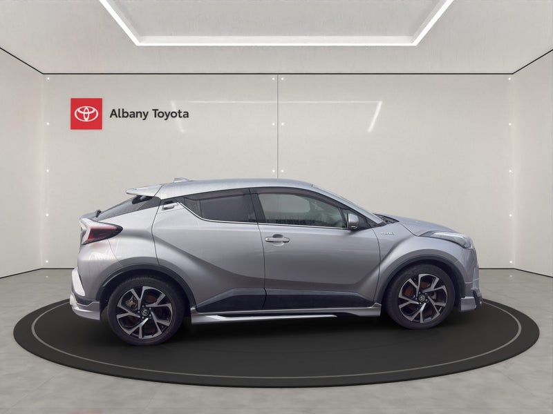 2017 Toyota C-HR 1.8 Hybrid G 5 Dr SUV CVT FWD image 2