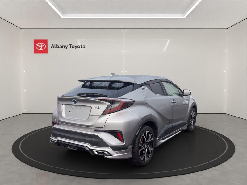 2017 Toyota C-HR 1.8 Hybrid G 5 Dr SUV CVT FWD image 3