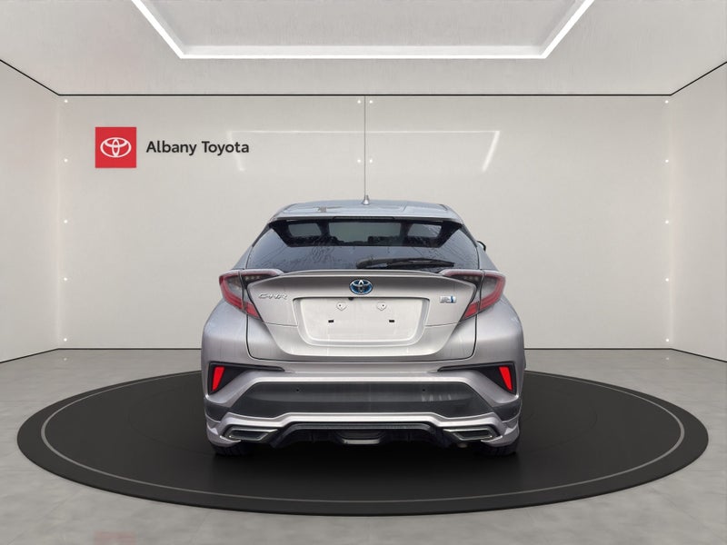 2017 Toyota C-HR 1.8 Hybrid G 5 Dr SUV CVT FWD image 4