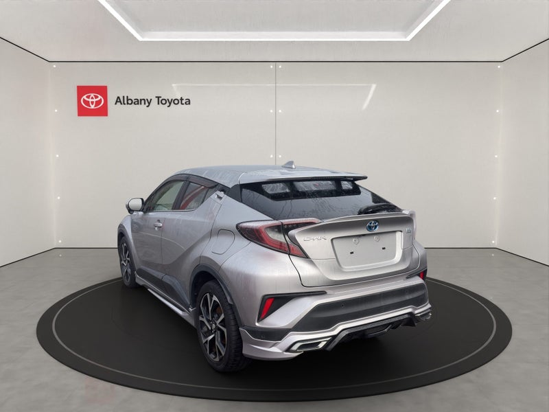 2017 Toyota C-HR 1.8 Hybrid G 5 Dr SUV CVT FWD image 5