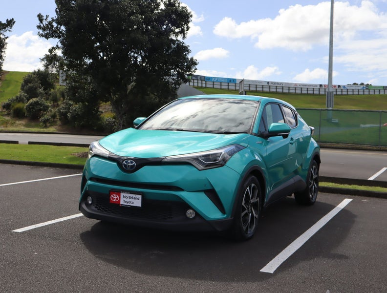 2017 Toyota C-HR 1.8 Hybrid G 5 Dr SUV CVT FWD image 2