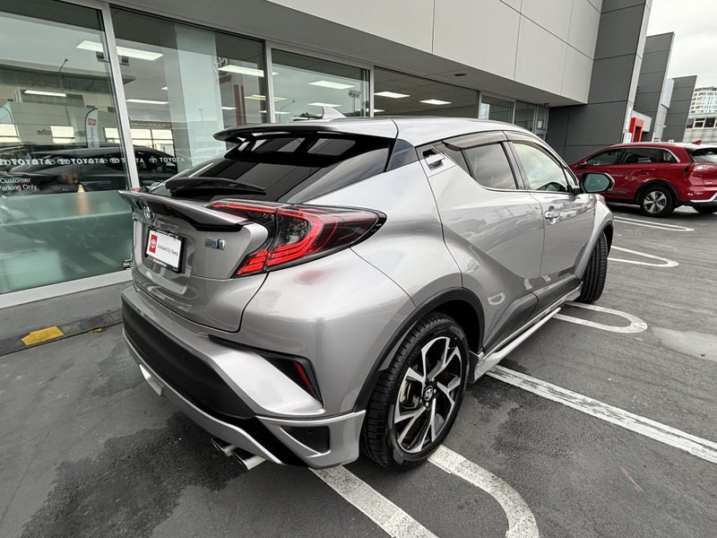 2017 Toyota C-HR 1.8 Hybrid G 5 Dr SUV CVT FWD image 3