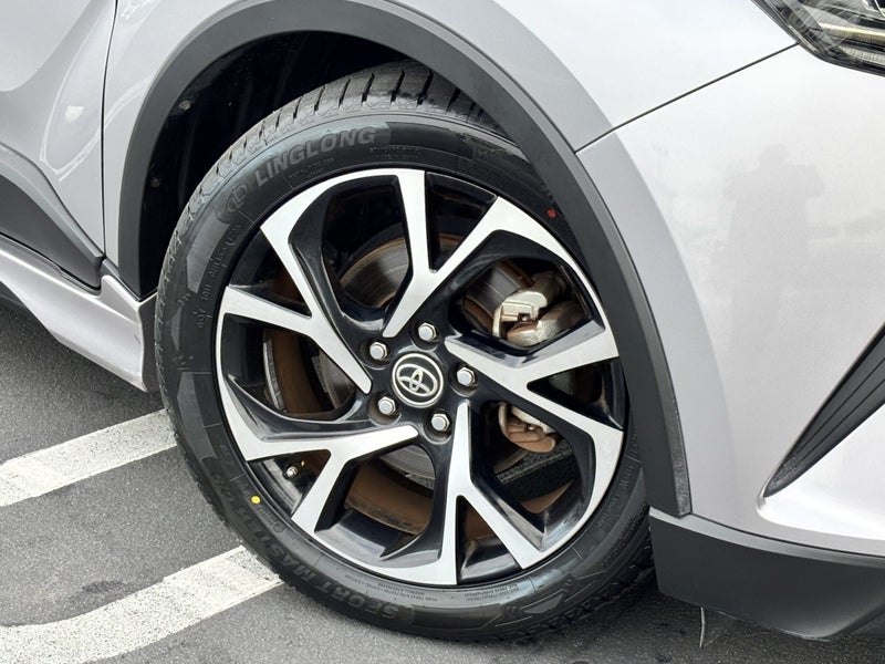 2017 Toyota C-HR 1.8 Hybrid G 5 Dr SUV CVT FWD image 5